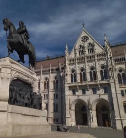 Gróf Andrássy Gyula szobra