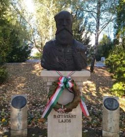 11. legjobb látnivaló: Gróf Batthyány Lajos-mellszobor és Első Független Magyar Kormány tagjai