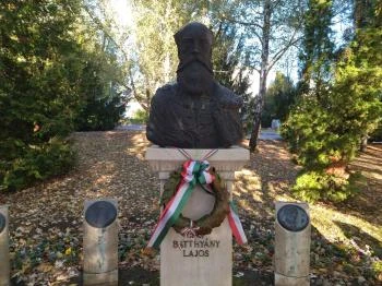 Gróf Batthyány Lajos-mellszobor és Első Független Magyar Kormány tagjai Zalakaros