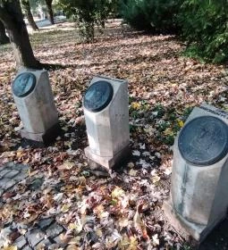 Gróf Batthyány Lajos-mellszobor és Első Független Magyar Kormány tagjai