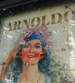 Arnoldo - Gross Arnold Galéria & Kávézó