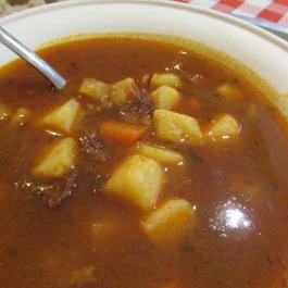 Gulyás Tunkoló Büfé Budapest - Étel/ital