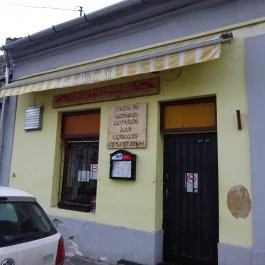 Gyöngyvirág Presszó, Vác - Külső kép