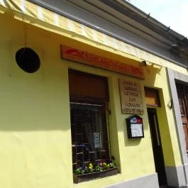 Gyöngyvirág Presszó, Vác - Külső kép