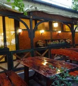 Harapó Mókus Vendéglő