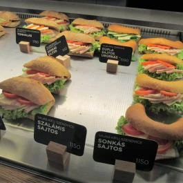 Három Tarka Macska - Margit körút Budapest - Étel/ital