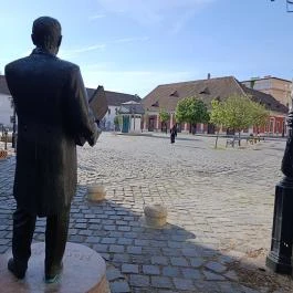 Harrer Pál szobra Budapest - Külső kép