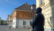 Harrer Pál szobra Budapest - Külső kép