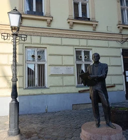 Harrer Pál szobra