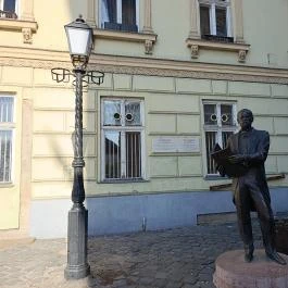 Harrer Pál szobra Budapest - Külső kép