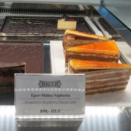 Hauer Cukrászda & Kávéház - Corvin sétány Budapest - Étel/ital