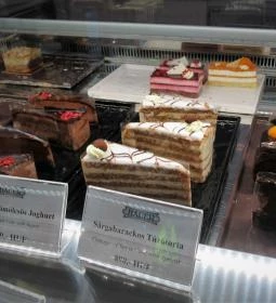 Hauer Cukrászda & Kávéház - Corvin sétány