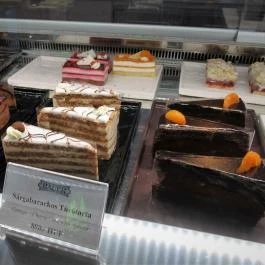 Hauer Cukrászda & Kávéház - Corvin sétány Budapest - Étel/ital