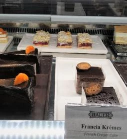 Hauer Cukrászda & Kávéház - Corvin sétány