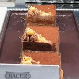 Hauer Cukrászda & Kávéház - Corvin sétány Budapest - Étel/ital