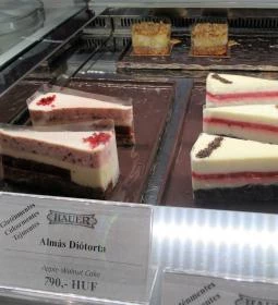 Hauer Cukrászda & Kávéház - Corvin sétány