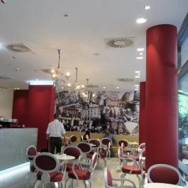 Hauer Cukrászda & Kávéház - Corvin sétány Budapest - Belső