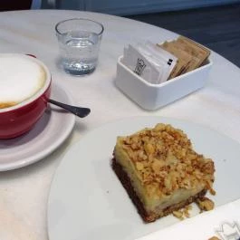 Hauer Cukrászda & Kávéház - Corvin sétány Budapest - Étel/ital