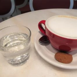 Hauer Cukrászda & Kávéház - Corvin sétány Budapest - Étel/ital