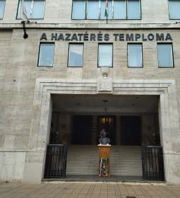 A Hazatérés temploma