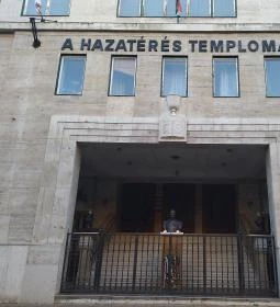 A Hazatérés temploma