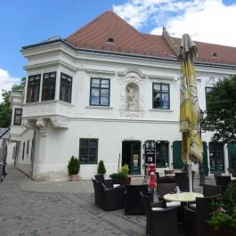 Central Coffee Székesfehérvár - Külső kép