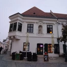 Central Coffee Székesfehérvár - Külső kép