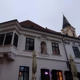 Central Coffee Székesfehérvár - Külső kép