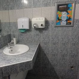 Holló & Róka, Budapest - Mosdó