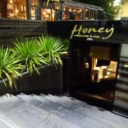 Honey Restaurant & Club Szolnok - Külső kép