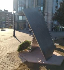 A Horthyligetre hurcoltak emlékműve