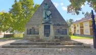 Hősi emlékmű, Bicske