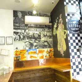 Hot Dog Cold Beer Budapest - Belső