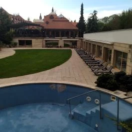 Hotel Gottwald Tata - Medence/kert