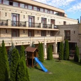 Hotel Kapitány Superior Wellness Sümeg - Medence/kert