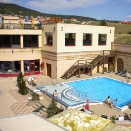 Hotel Kapitány Superior Wellness Sümeg - Medence/kert