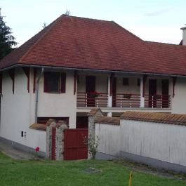 Hotel Szarvaskút Zirc - Külső kép