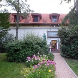 Hotel Szarvaskút Zirc - Külső kép