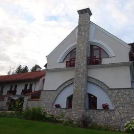 Hotel Szarvaskút Zirc - Külső kép