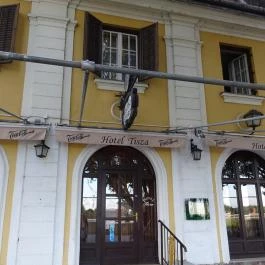 Hotel Tisza Szálló & Gyógyfürdő étterme Szolnok - Külső kép
