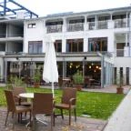 Hotel Yacht Wellness & Business Siófok - Medence/kert