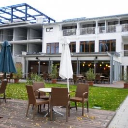 Hotel Yacht Wellness & Business Siófok - Medence/kert