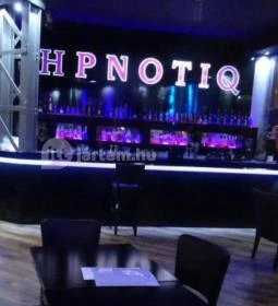 Hpnotiq Bár