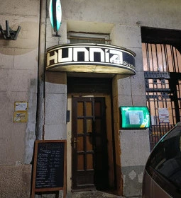 Hunnia Art Bisztró
