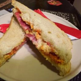 Hunyadi Lakásbisztró & Kézműves Söröző Budapest - Étel/ital