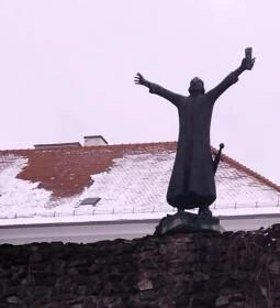 I. Géza király szobra