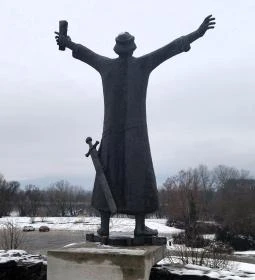 I. Géza király szobra