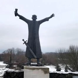 I. Géza király szobra Vác - Egyéb