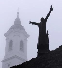 I. Géza király szobra