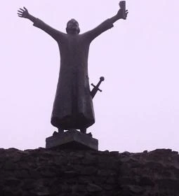 4. legjobb látnivaló: I. Géza király szobra